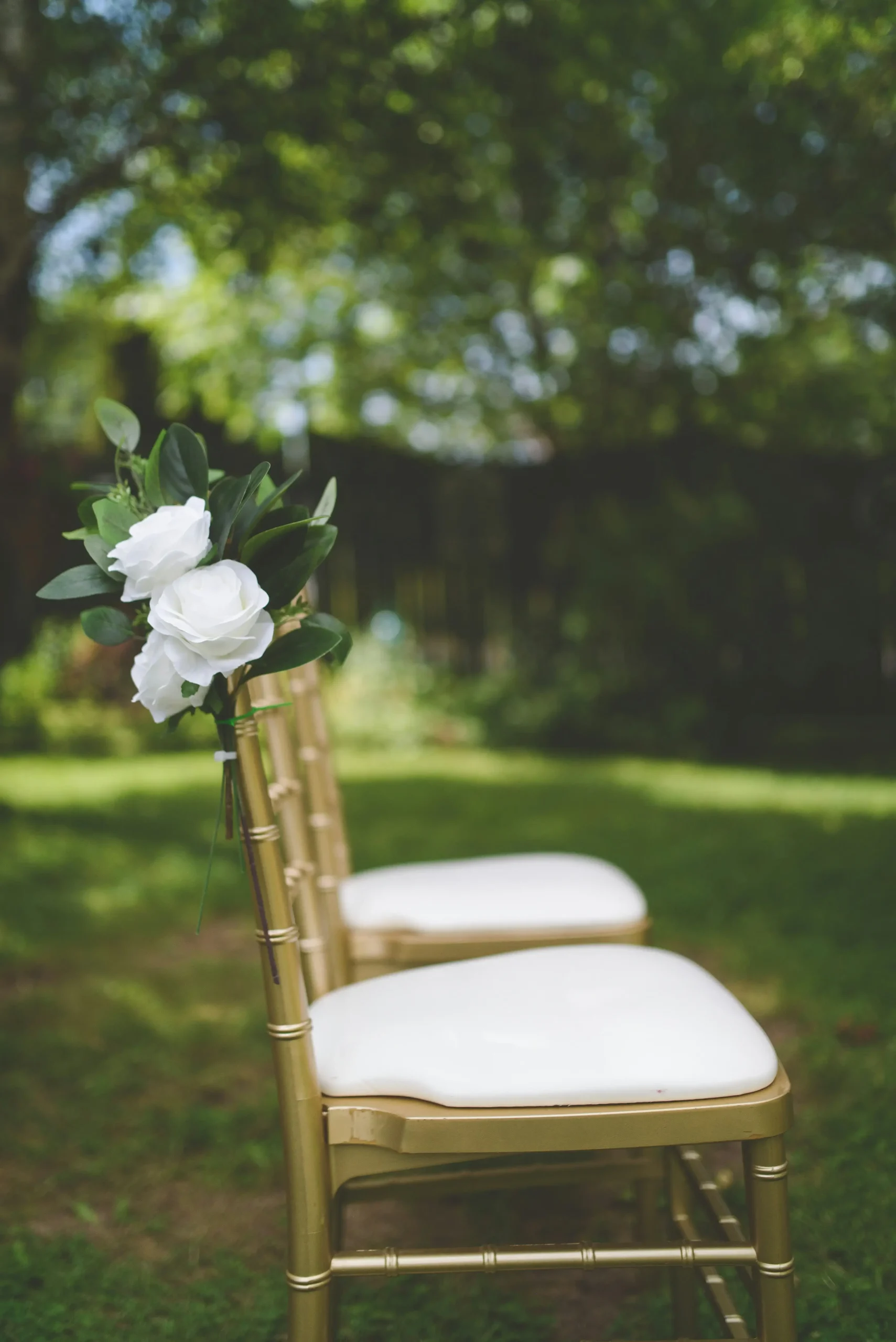 Chaises des mariés pour cérémonie laïque